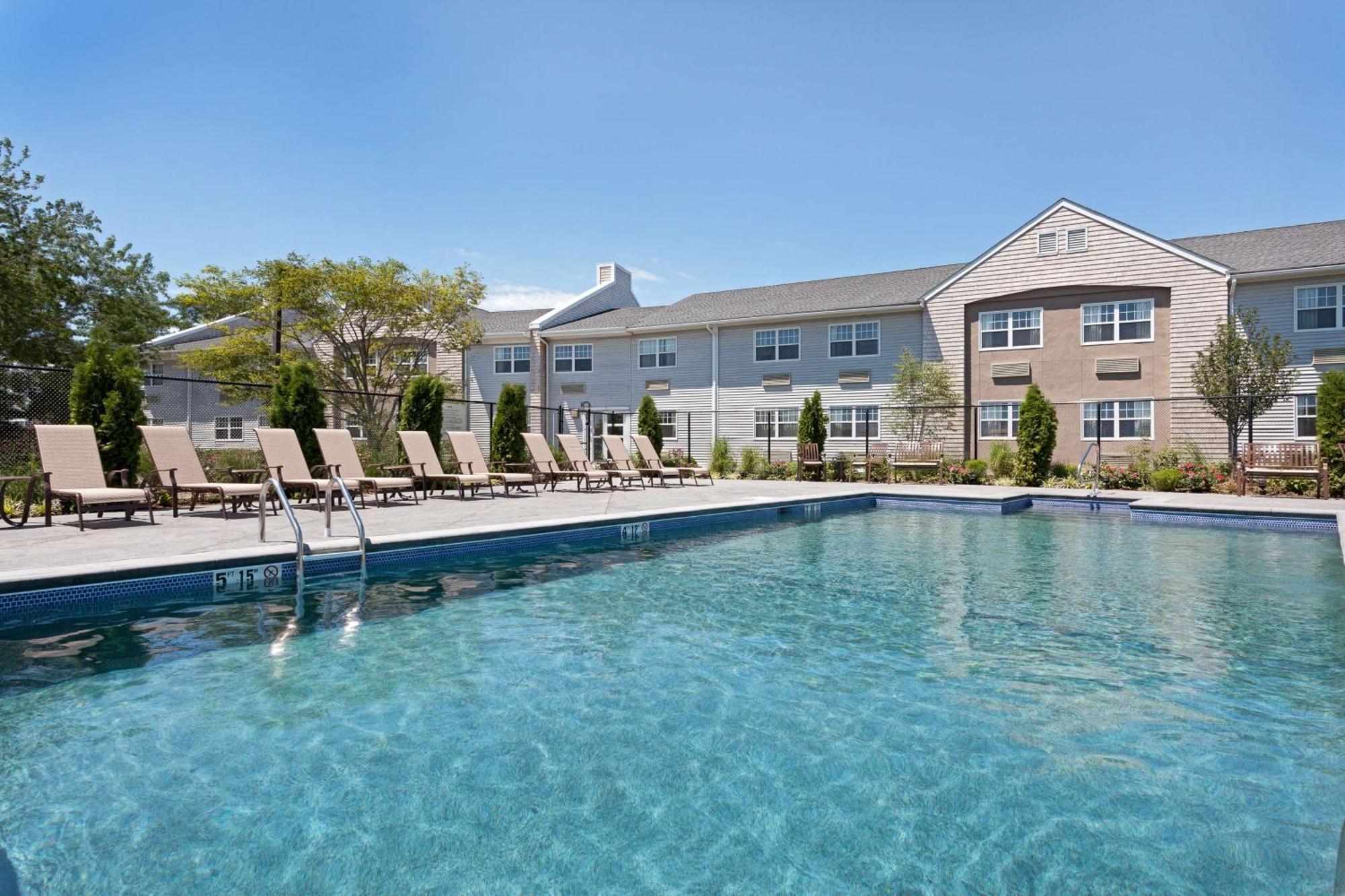 Doubletree By Hilton Cape Cod - Hyannis Hotel Exterior photo
